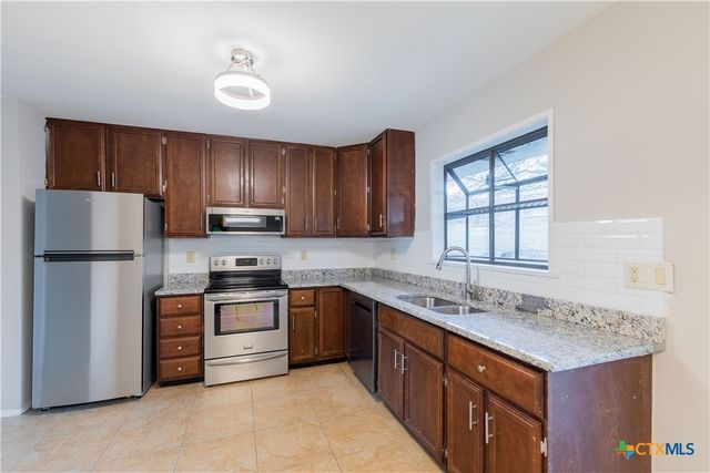 2003 Castle Gate Circle, San Marcos, TX 78666
