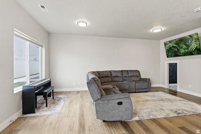 421 E PENNY LN, Clearfield, UT 84015