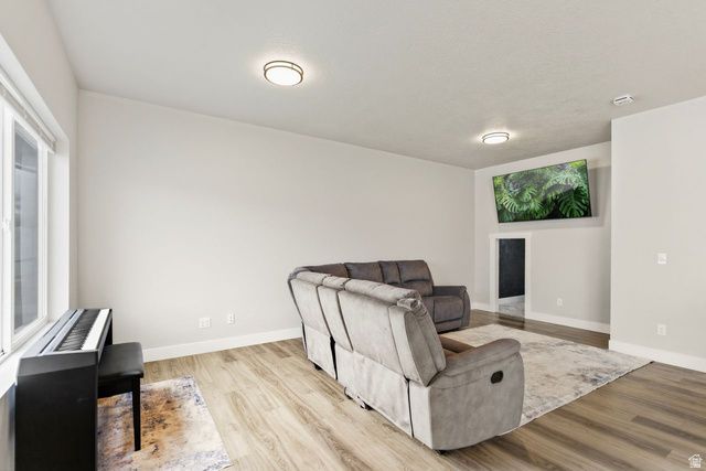 421 E PENNY LN, Clearfield, UT 84015