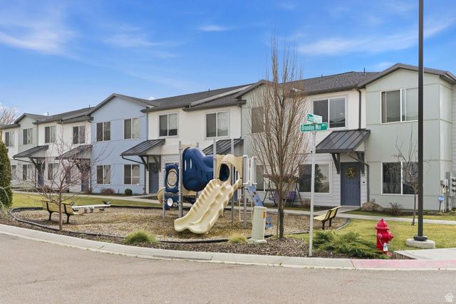 421 E PENNY LN, Clearfield, UT 84015