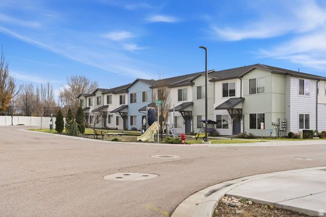 421 E PENNY LN, Clearfield, UT 84015