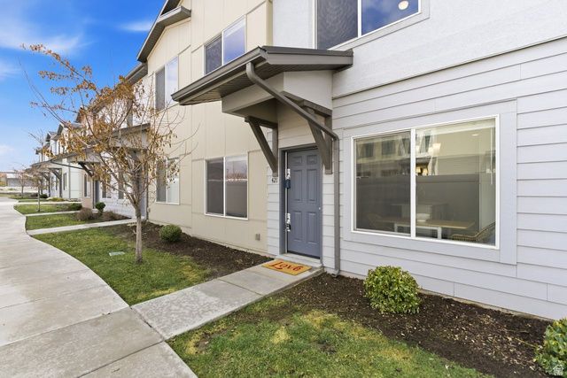 421 E PENNY LN, Clearfield, UT 84015
