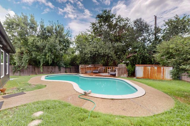 1041 Mckinley Street, Benbrook, TX 76126