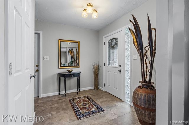 45055 Mcbride Avenue, Belleville, MI 48111