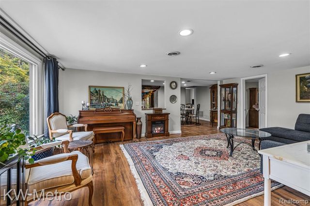 45055 Mcbride Avenue, Belleville, MI 48111