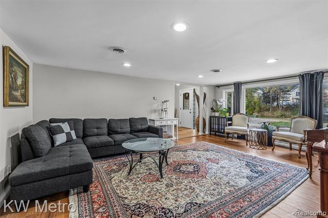 45055 Mcbride Avenue, Belleville, MI 48111