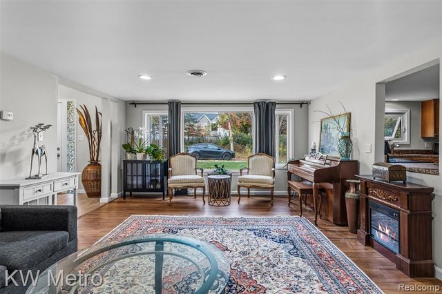 45055 Mcbride Avenue, Belleville, MI 48111