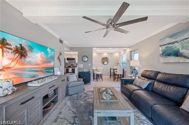330 Kon Tiki DR C7, Naples, FL 34113