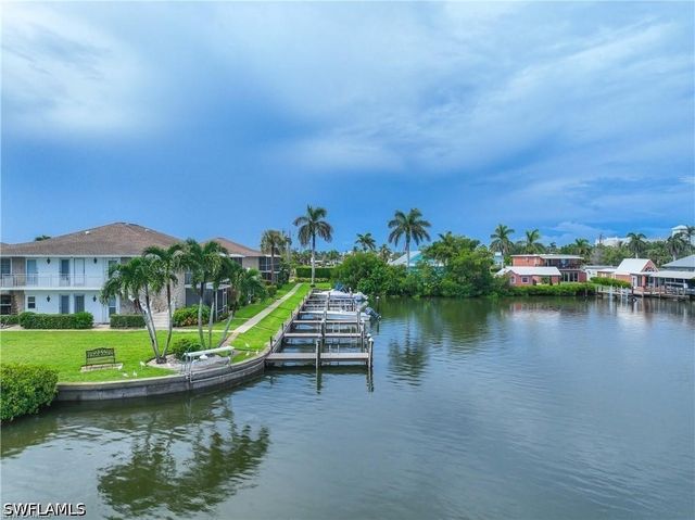 330 Kon Tiki DR C7, Naples, FL 34113