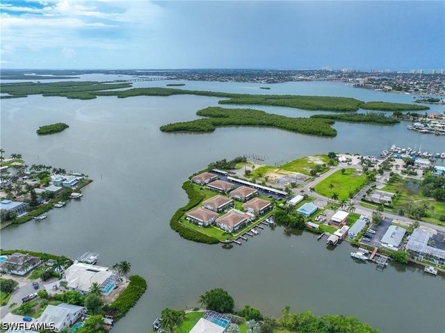 330 Kon Tiki DR C7, Naples, FL 34113