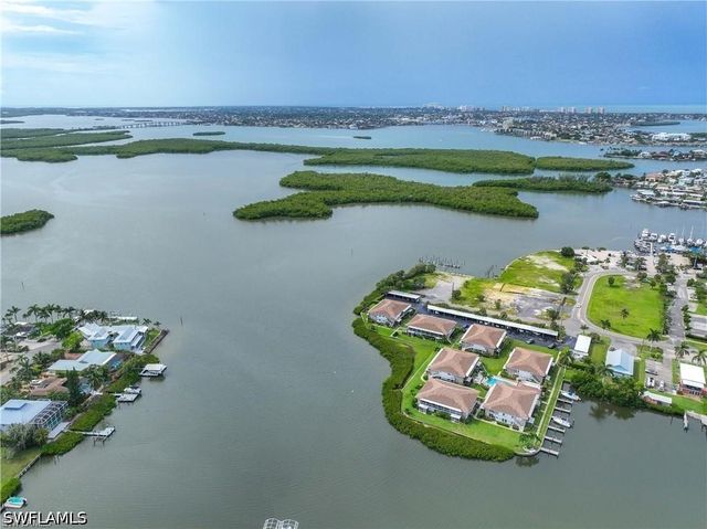 330 Kon Tiki DR C7, Naples, FL 34113