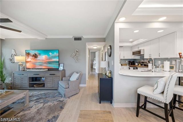 330 Kon Tiki DR C7, Naples, FL 34113