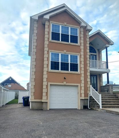510 State Ave, Fall River, MA 02724
