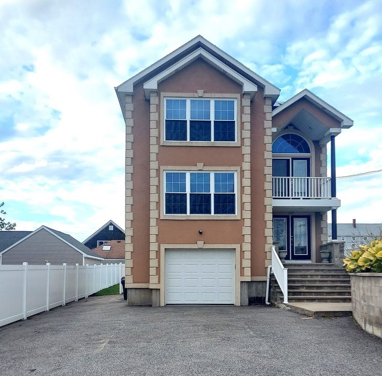 510 State Ave, Fall River, MA 02724