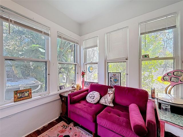 146 13TH AVENUE NE, St Petersburg, FL 33701