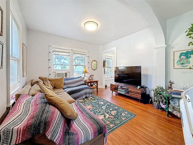 146 13TH AVENUE NE, St Petersburg, FL 33701