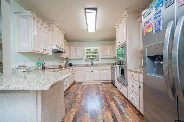 525 Lake Gladewater Rd, Gladewater, TX 75647