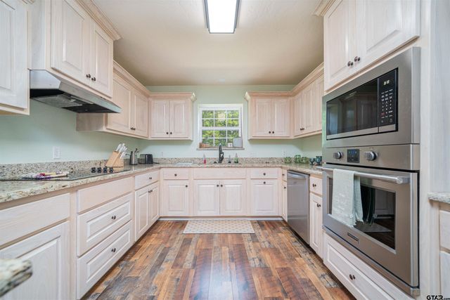 525 Lake Gladewater Rd, Gladewater, TX 75647
