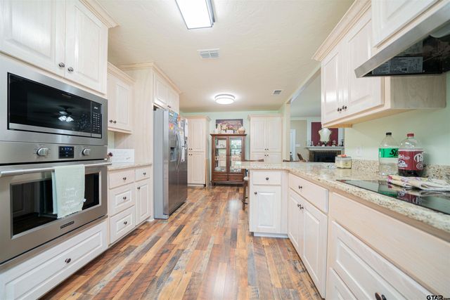 525 Lake Gladewater Rd, Gladewater, TX 75647