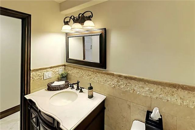 12403 Erwin Street, North Hollywood, CA 91606