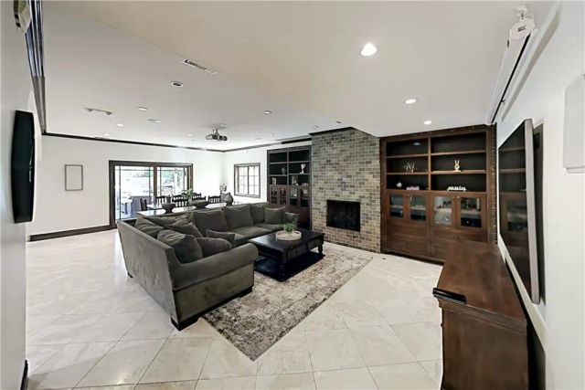 12403 Erwin Street, North Hollywood, CA 91606