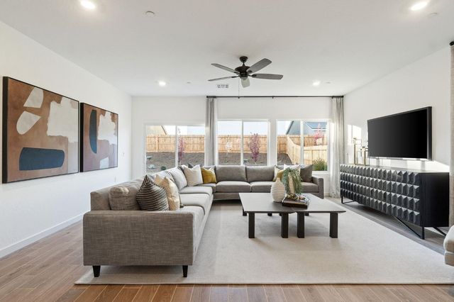 878 Traverse Drive S, Madera, CA 93636