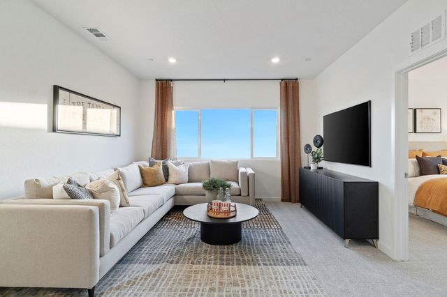 878 Traverse Drive S, Madera, CA 93636