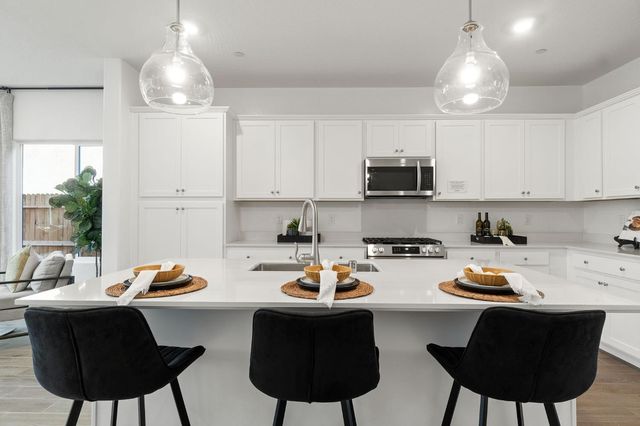 878 Traverse Drive S, Madera, CA 93636