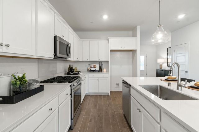 878 Traverse Drive S, Madera, CA 93636