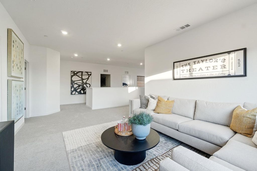 Image 20 of property listing at 878 Traverse Drive S, Madera, CA 93636