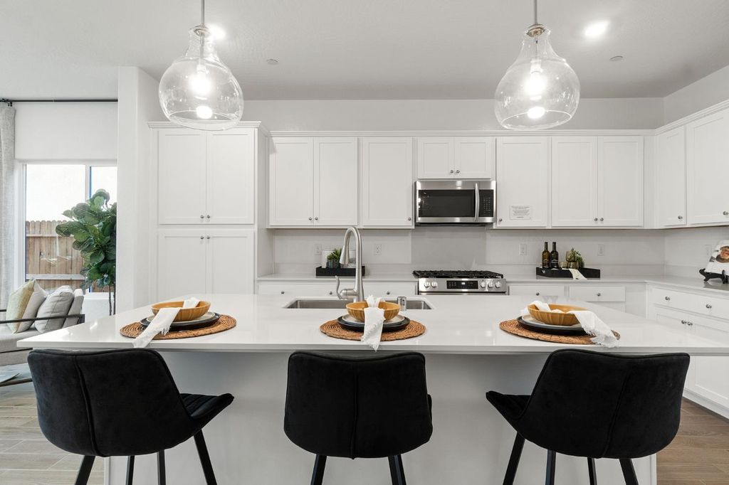 Image 7 of property listing at 878 Traverse Drive S, Madera, CA 93636