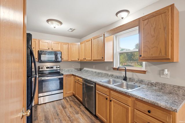 502 Freds Court, Kendallville, IN 46755