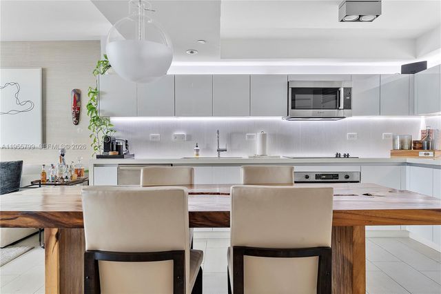 102 24th Street 1427, Miami Beach, FL 33139