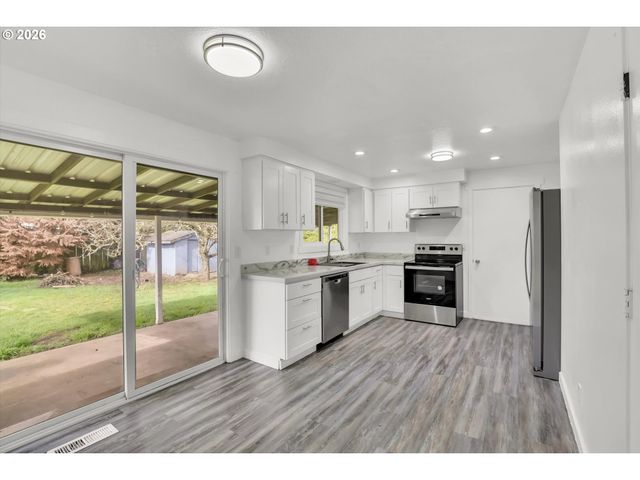 597 Se 13TH Ave, Hillsboro, OR 97123