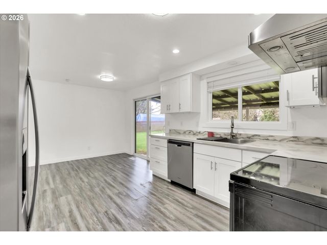 597 Se 13TH Ave, Hillsboro, OR 97123