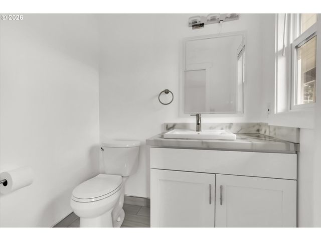 597 Se 13TH Ave, Hillsboro, OR 97123