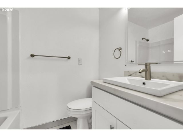 597 Se 13TH Ave, Hillsboro, OR 97123