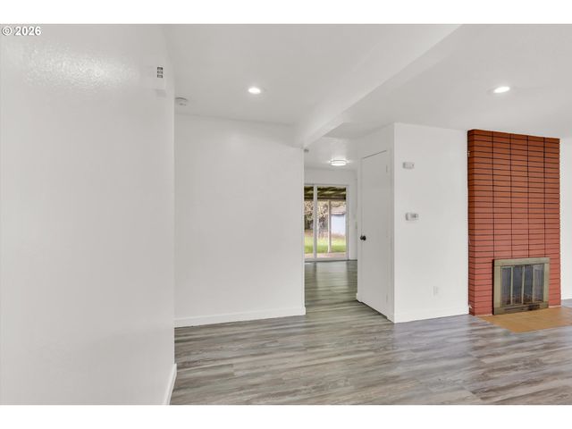 597 Se 13TH Ave, Hillsboro, OR 97123