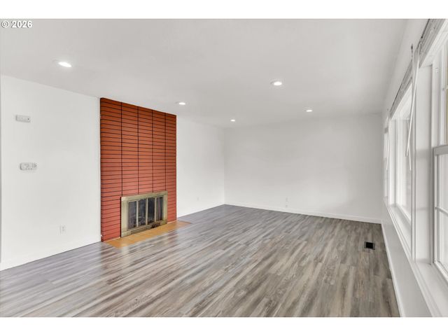 597 Se 13TH Ave, Hillsboro, OR 97123