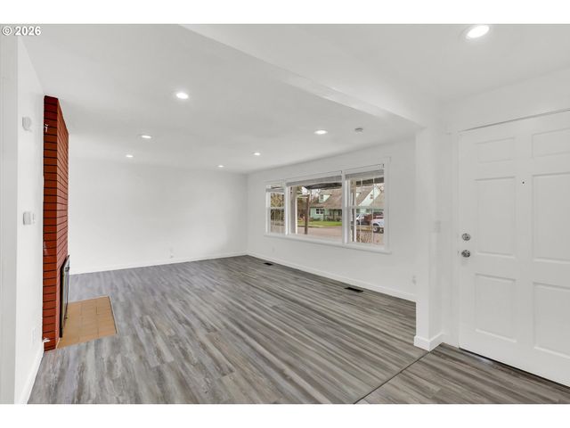 597 Se 13TH Ave, Hillsboro, OR 97123