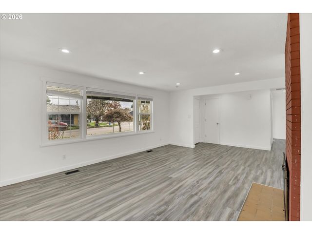 597 Se 13TH Ave, Hillsboro, OR 97123