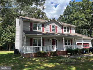 5221 MCMANUS DR, Fredericksburg, VA 22407
