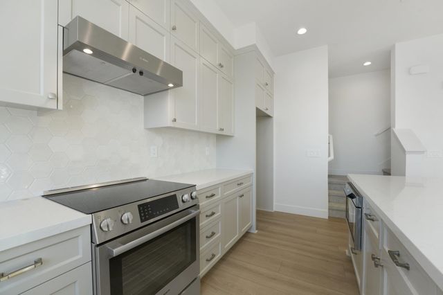 1933 Grand Street, Alameda, CA 94501