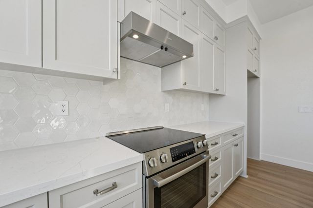 1933 Grand Street, Alameda, CA 94501