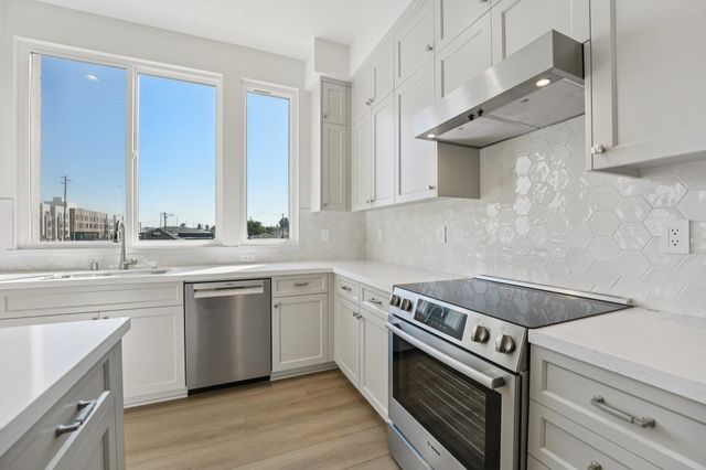 1933 Grand Street, Alameda, CA 94501