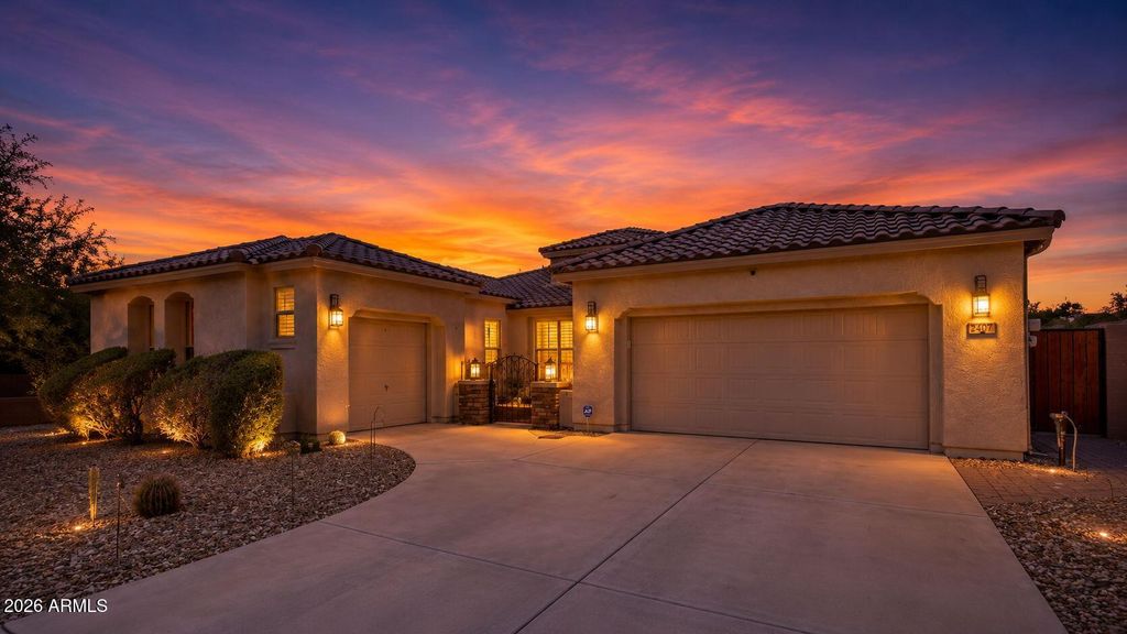 2407 W MAYA Way, Phoenix, AZ 85085
