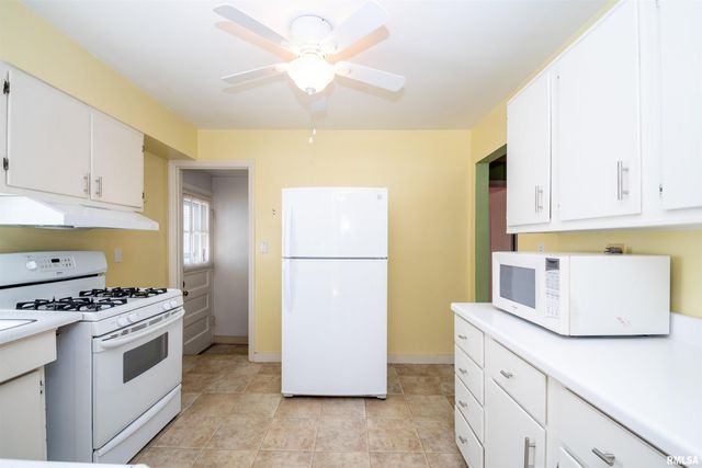 1020 E MAYWOOD Avenue, Peoria, IL 61603