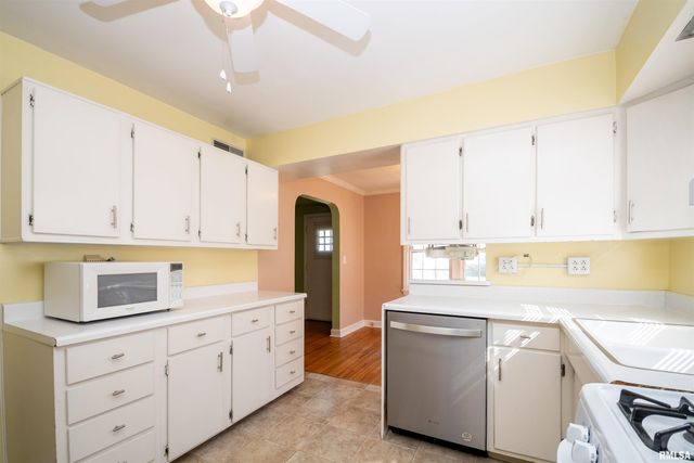 1020 E MAYWOOD Avenue, Peoria, IL 61603