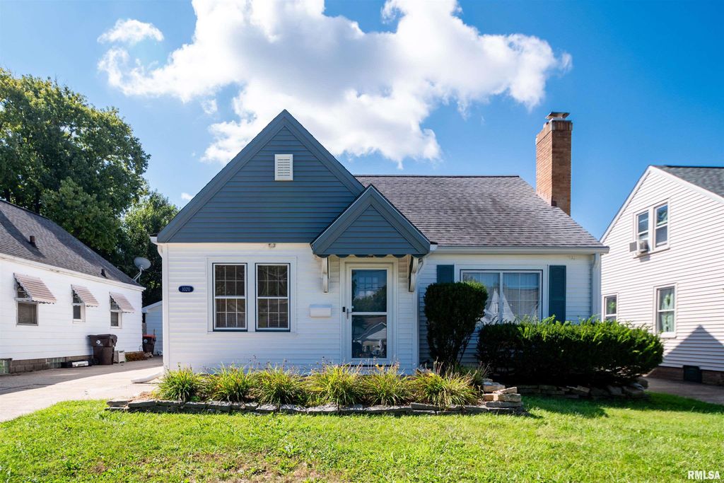 1020 E MAYWOOD Avenue, Peoria, IL 61603