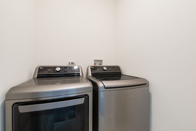 804 Four Seasons Boulevard 804, Aurora, IL 60504
